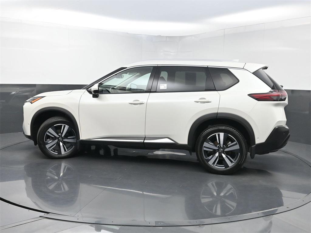 2022 Pearl White Tricoat Nissan Rogue