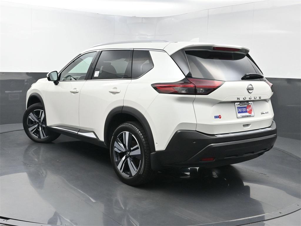 2022 Pearl White Tricoat Nissan Rogue