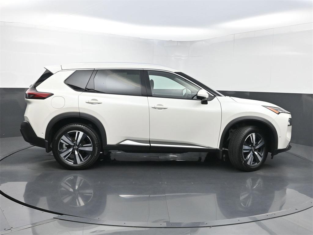 2022 Pearl White Tricoat Nissan Rogue