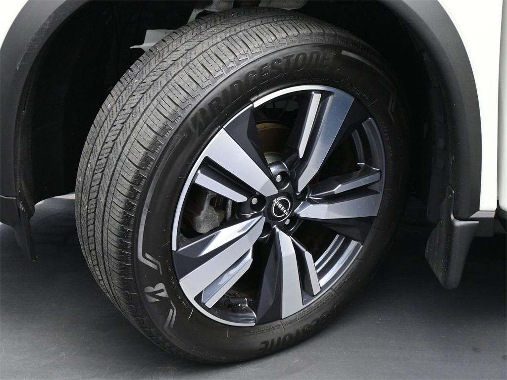2022 Pearl White Tricoat Nissan Rogue