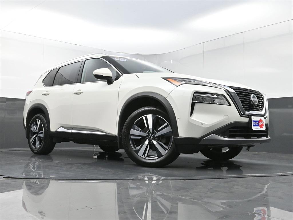 2022 Pearl White Tricoat Nissan Rogue
