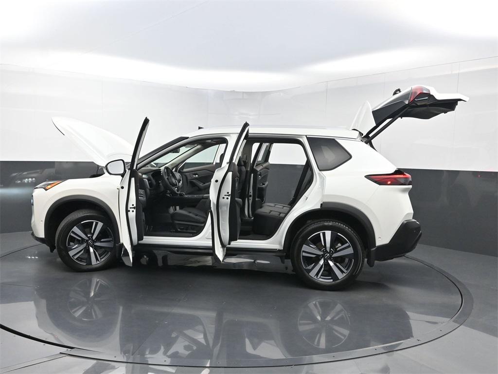 2022 Pearl White Tricoat Nissan Rogue