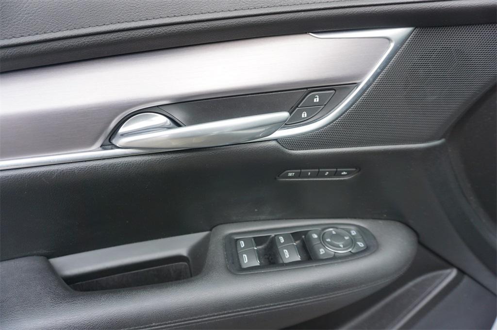 used 2017 Cadillac XT5 car, priced at $19,500