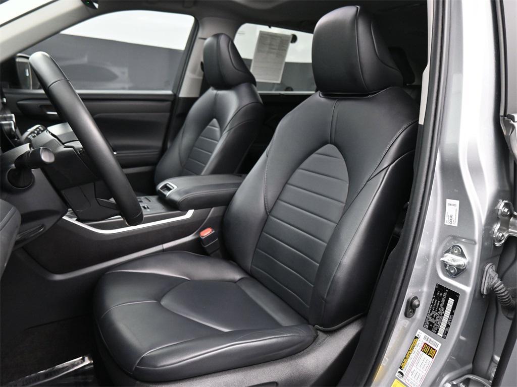used 2023 Toyota Highlander car, priced at $36,750