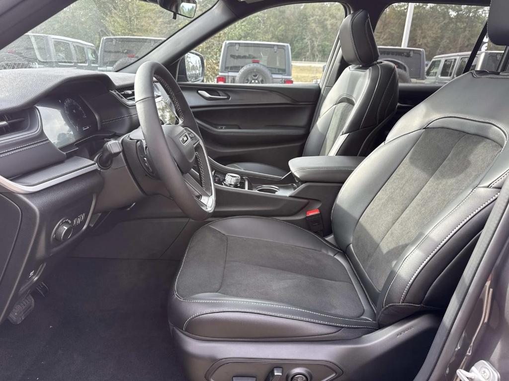 new 2025 Jeep Grand Cherokee car, priced at $41,830