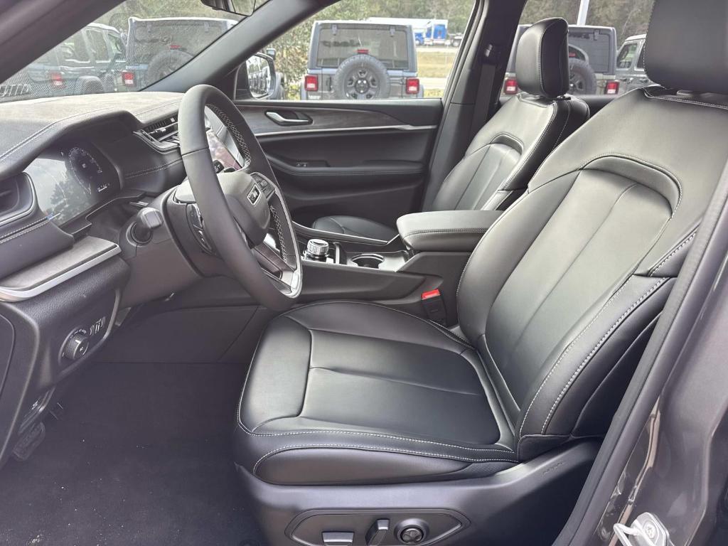 new 2025 Jeep Grand Cherokee L car, priced at $46,620