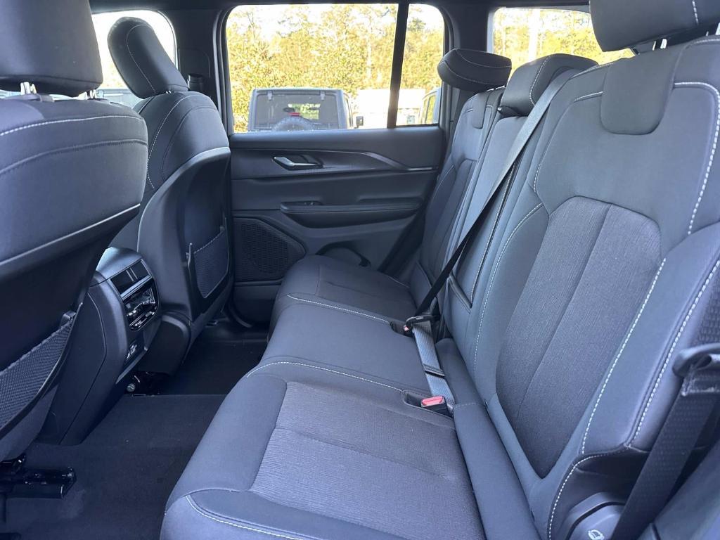 new 2025 Jeep Grand Cherokee car, priced at $36,725