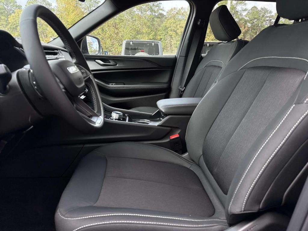 new 2025 Jeep Grand Cherokee car, priced at $36,725