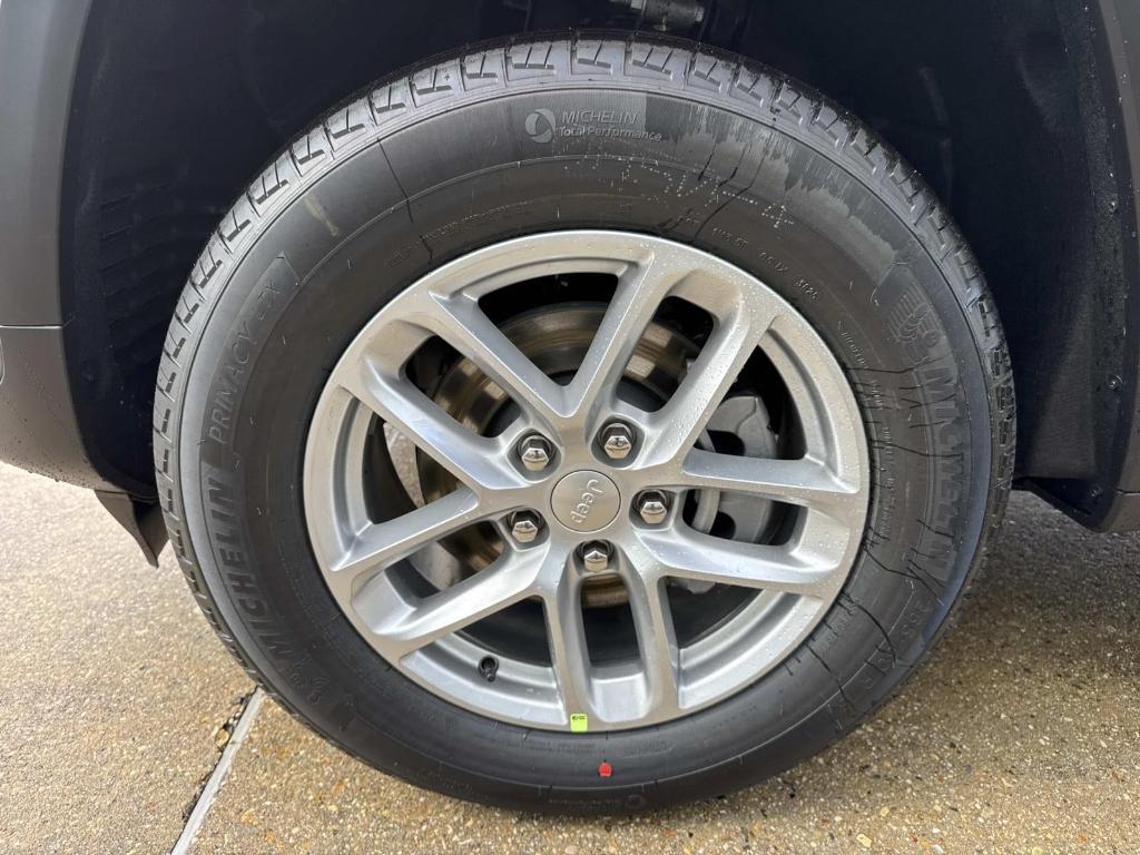 new 2025 Jeep Grand Cherokee car, priced at $36,725