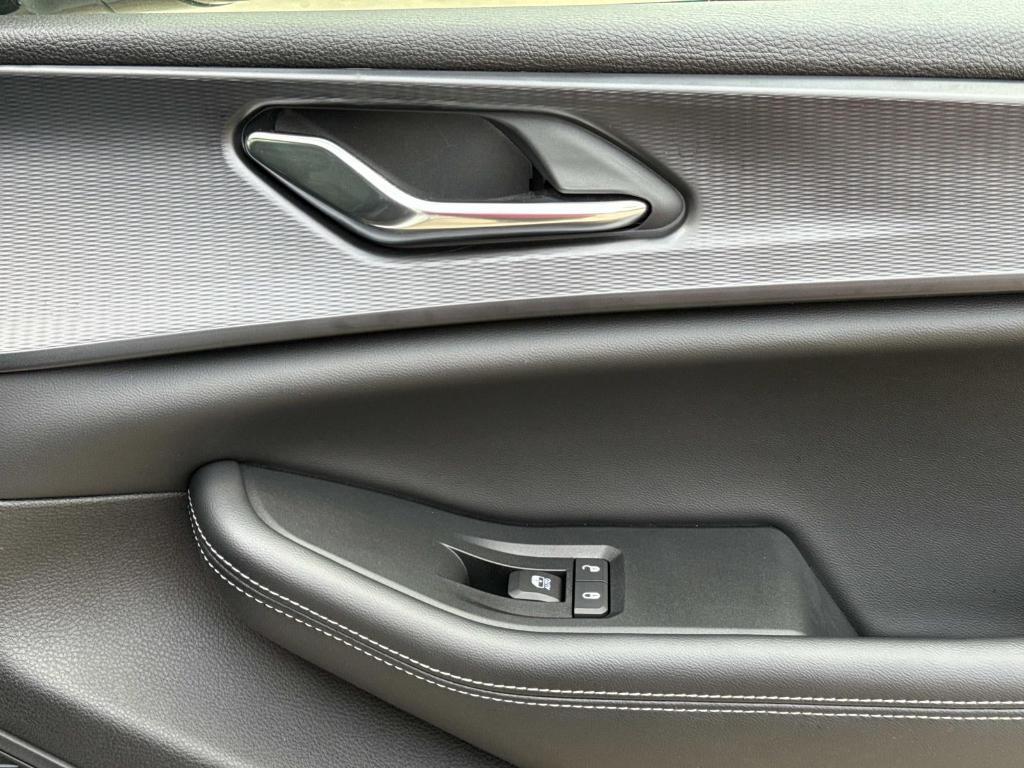 used 2024 Jeep Grand Cherokee car, priced at $37,998