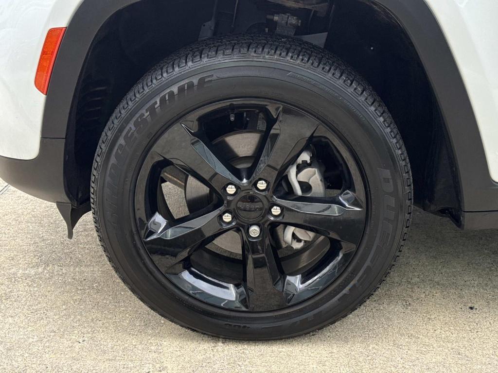 used 2024 Jeep Grand Cherokee car, priced at $37,998