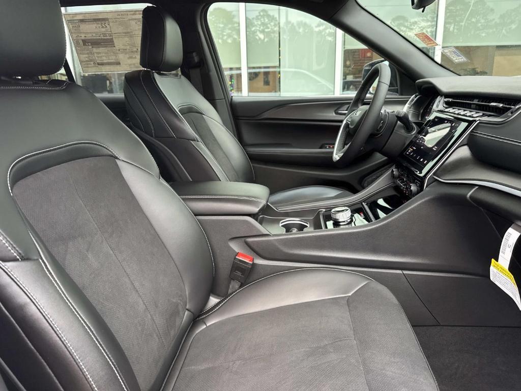 used 2024 Jeep Grand Cherokee car, priced at $37,998