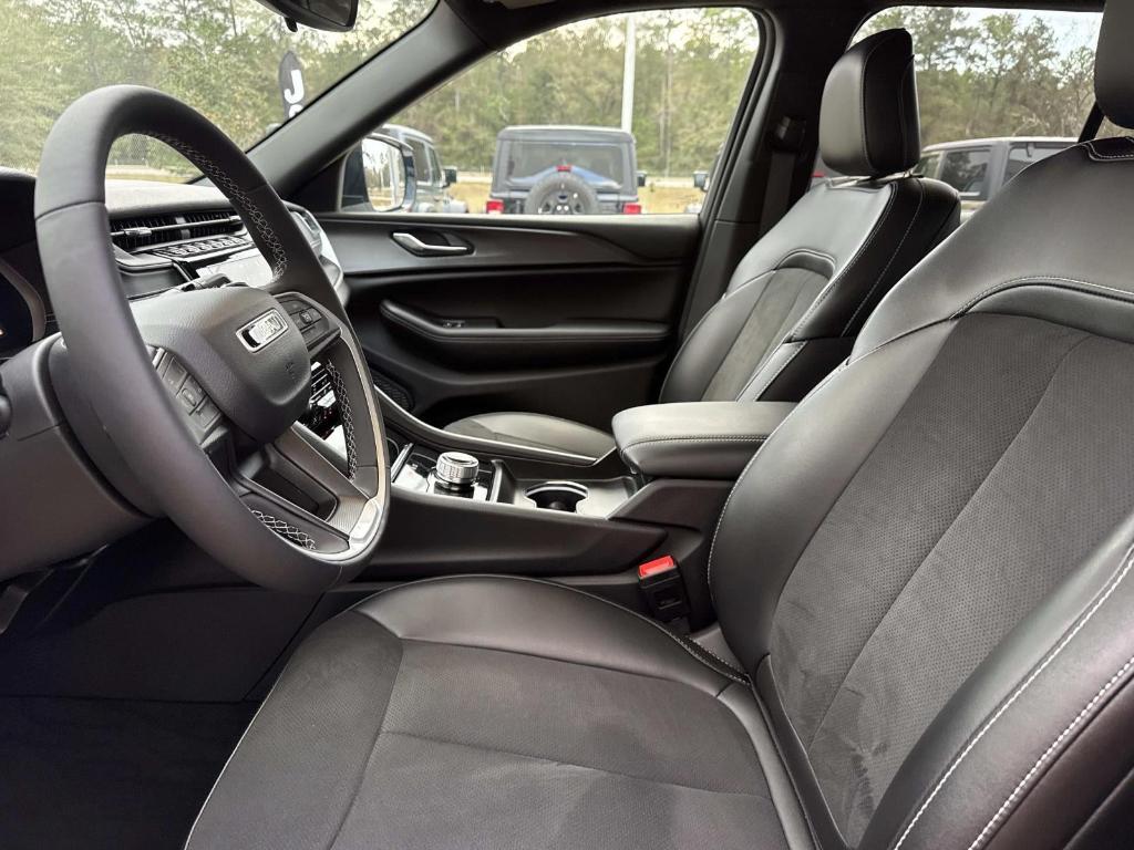 used 2024 Jeep Grand Cherokee car, priced at $37,998