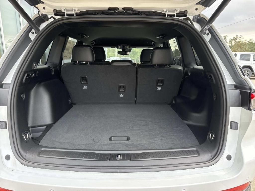 used 2024 Jeep Grand Cherokee car, priced at $37,998