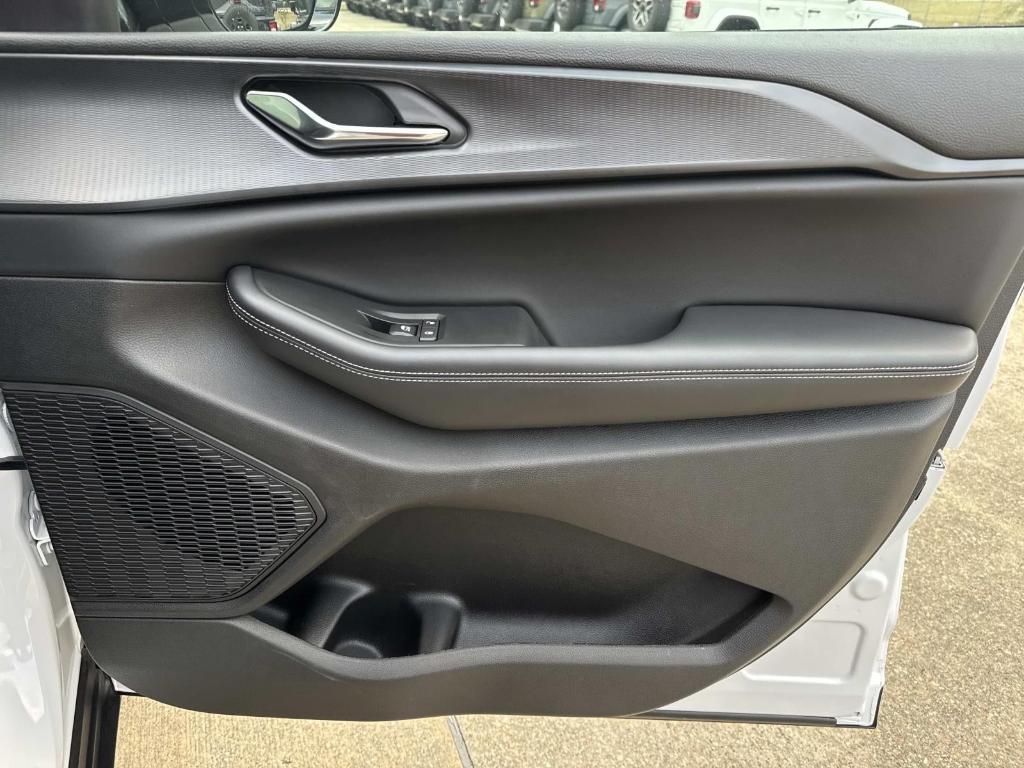 used 2024 Jeep Grand Cherokee car, priced at $37,998