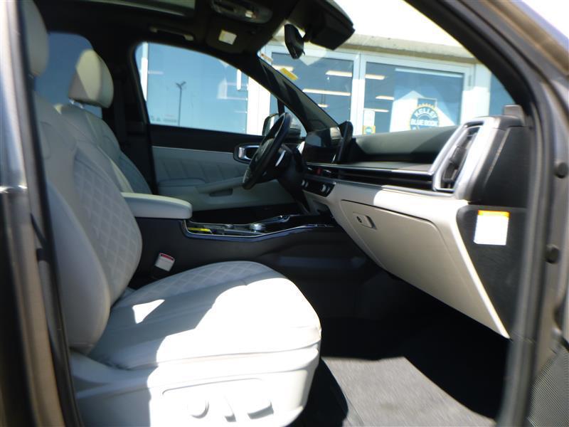 used 2025 Kia Sorento Hybrid car, priced at $36,878