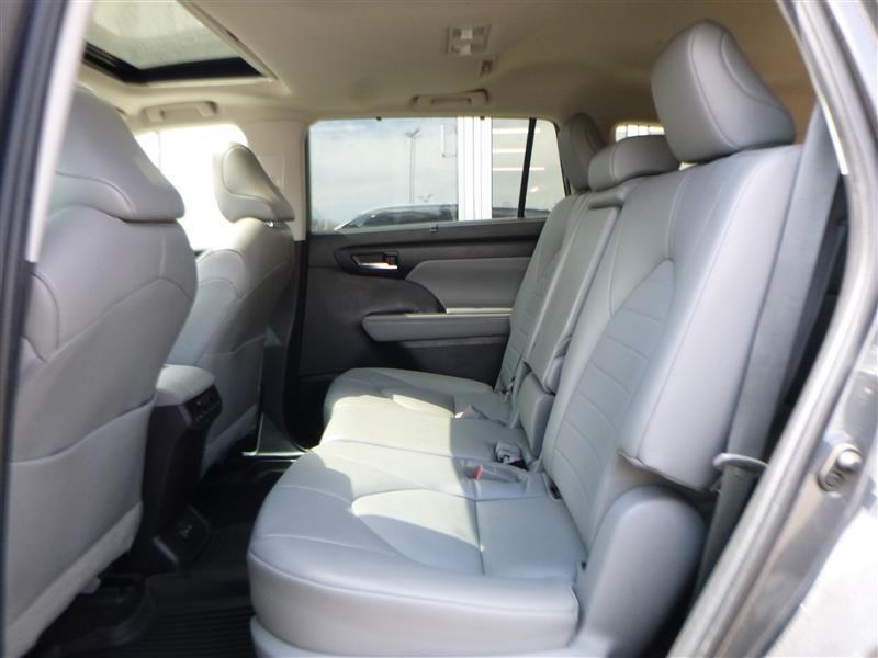 used 2022 Toyota Highlander car, priced at $28,386