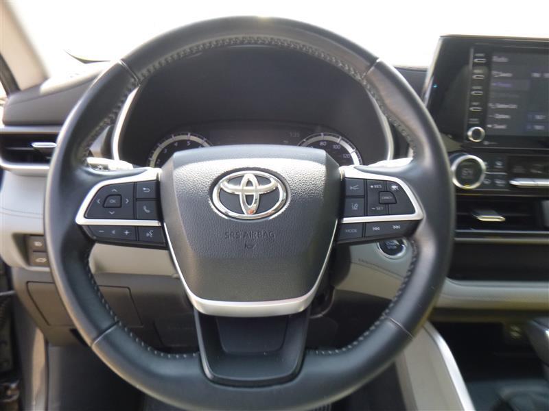 used 2022 Toyota Highlander car, priced at $28,386