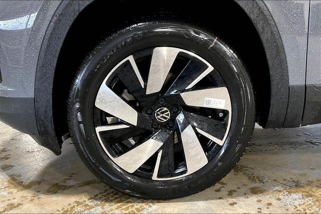 new 2025 Volkswagen Atlas Cross Sport car, priced at $39,999