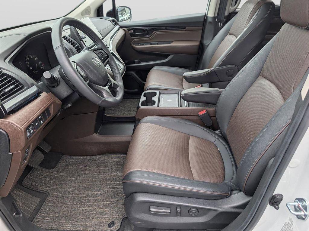 used 2025 Honda Odyssey car, priced at $41,998