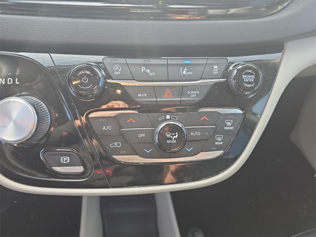 used 2023 Chrysler Pacifica car, priced at $22,800