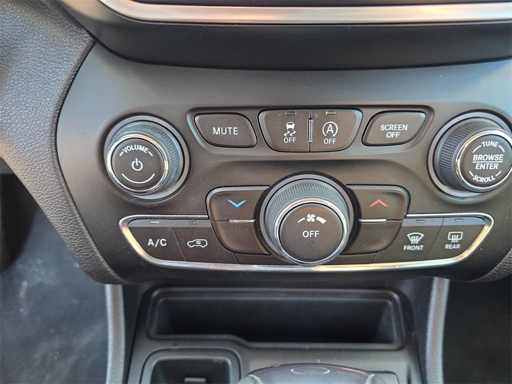 used 2019 Jeep Cherokee car, priced at $12,880