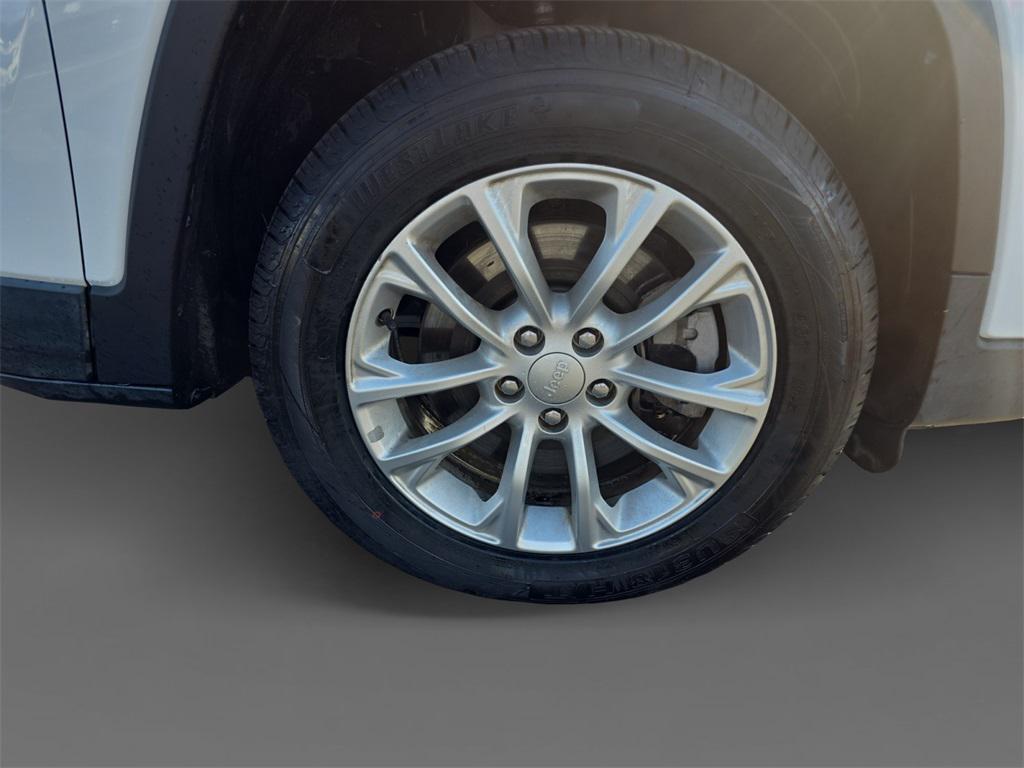 used 2019 Jeep Cherokee car, priced at $12,880