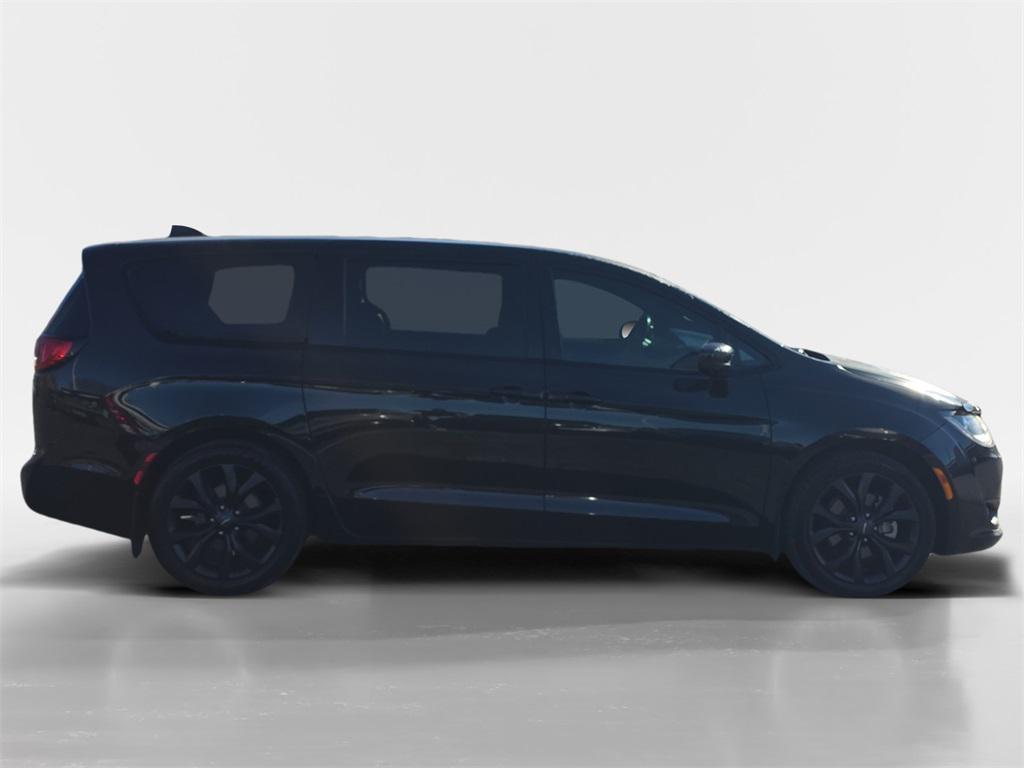 used 2019 Chrysler Pacifica car, priced at $15,995