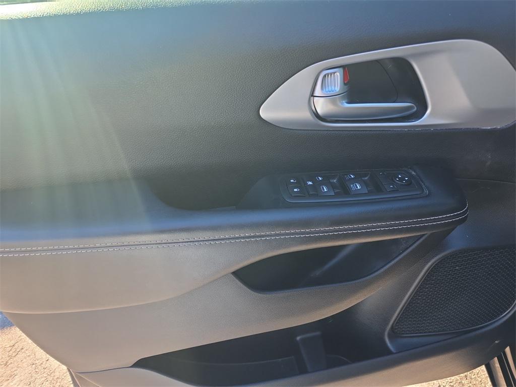 used 2019 Chrysler Pacifica car, priced at $15,995