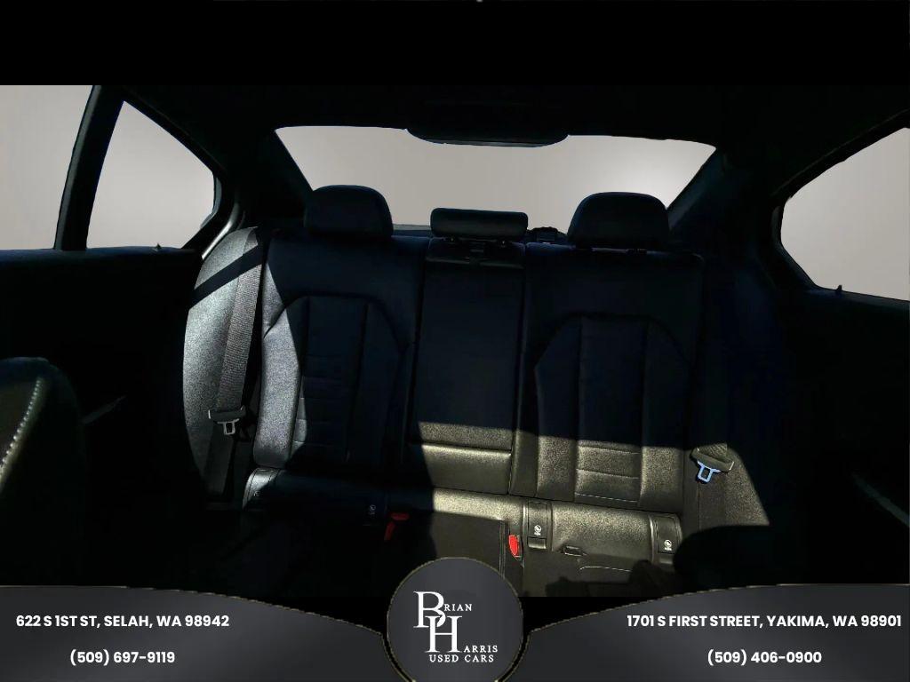 BMW 3 Series view 25