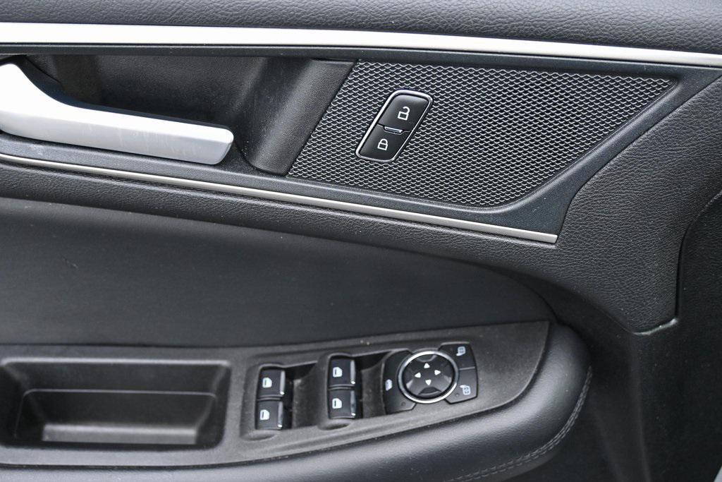 used 2024 Ford Edge car, priced at $24,996