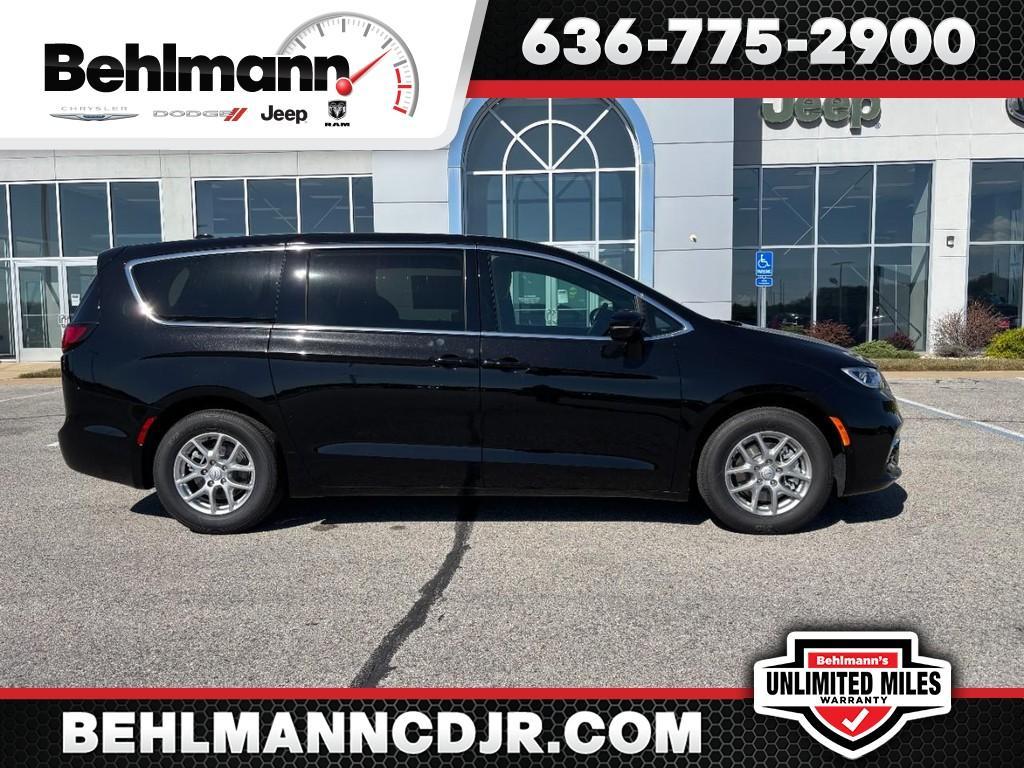 new 2026 Chrysler Pacifica car, priced at $39,240
