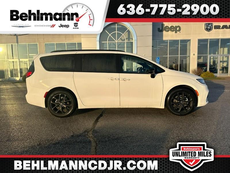 new 2026 Chrysler Pacifica car, priced at $41,905