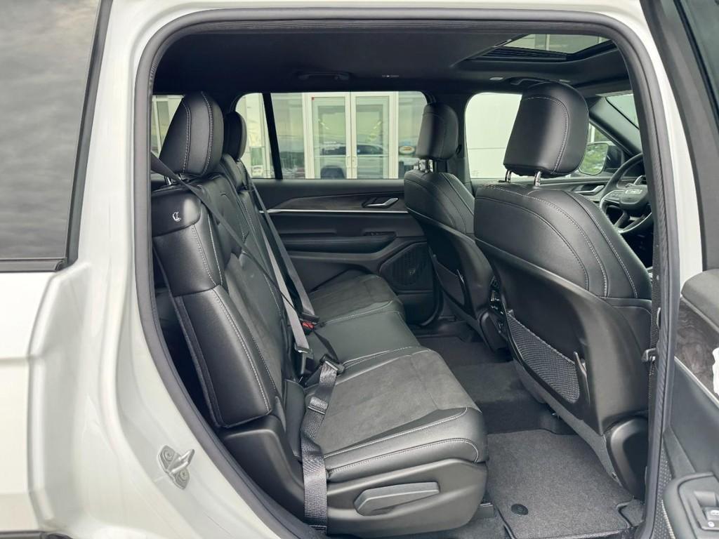new 2026 Jeep Grand Cherokee L car, priced at $42,105