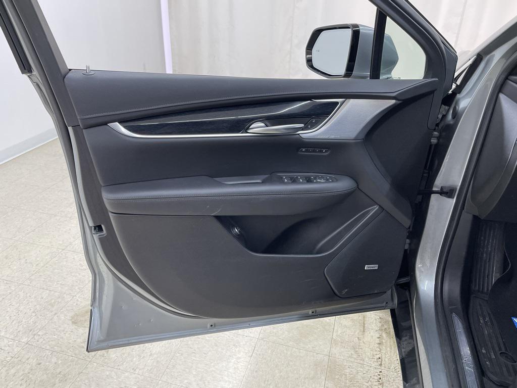 used 2023 Cadillac XT5 car, priced at $33,991