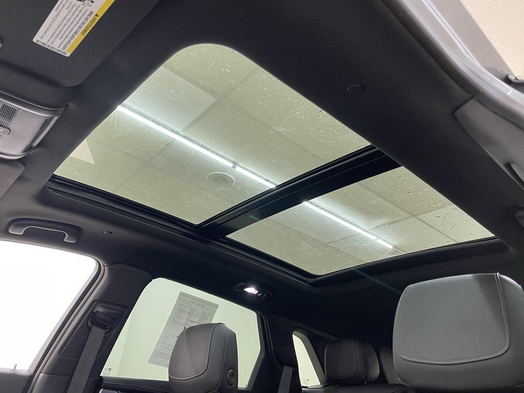 used 2023 Cadillac XT5 car, priced at $33,991