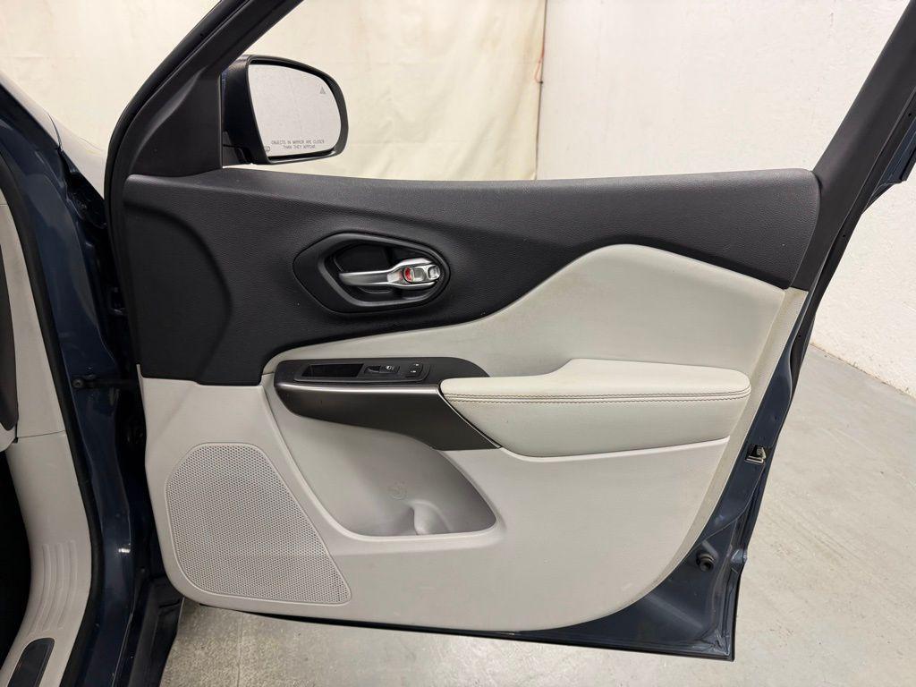 used 2020 Jeep Cherokee car, priced at $13,998