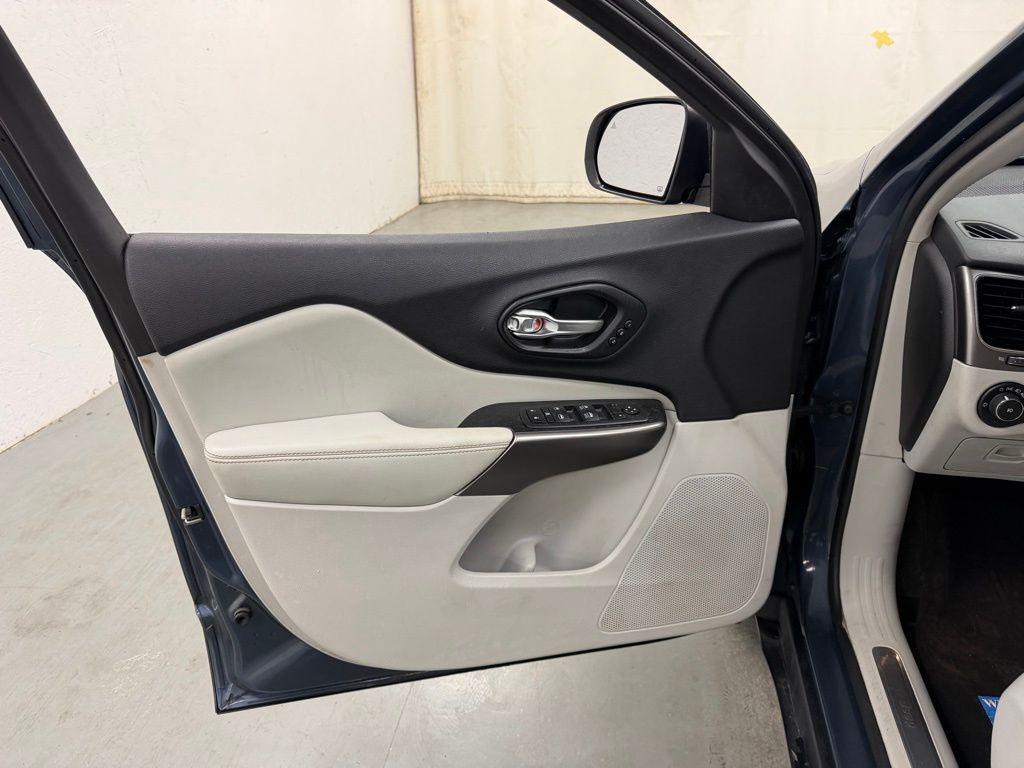 used 2020 Jeep Cherokee car, priced at $13,998
