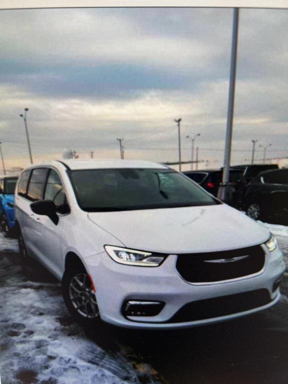 used 2024 Chrysler Pacifica car, priced at $27,399