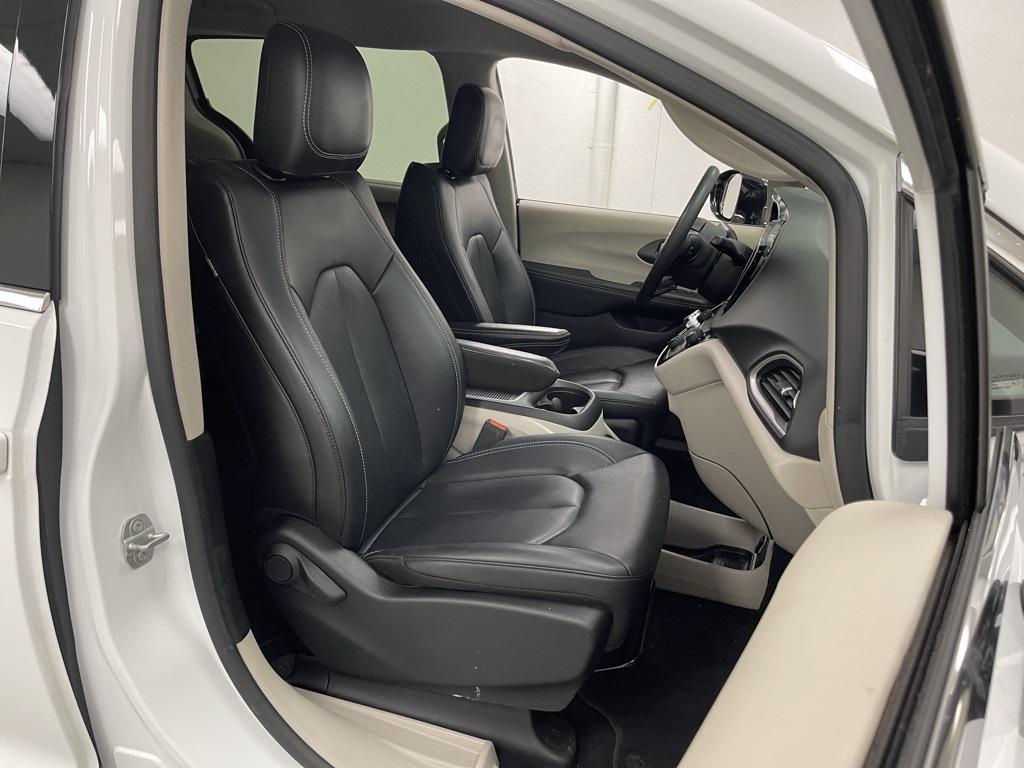 used 2024 Chrysler Pacifica car, priced at $25,586