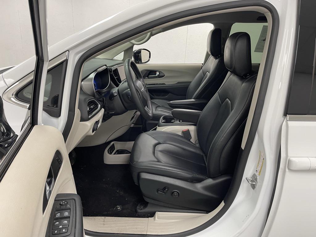 used 2024 Chrysler Pacifica car, priced at $25,586