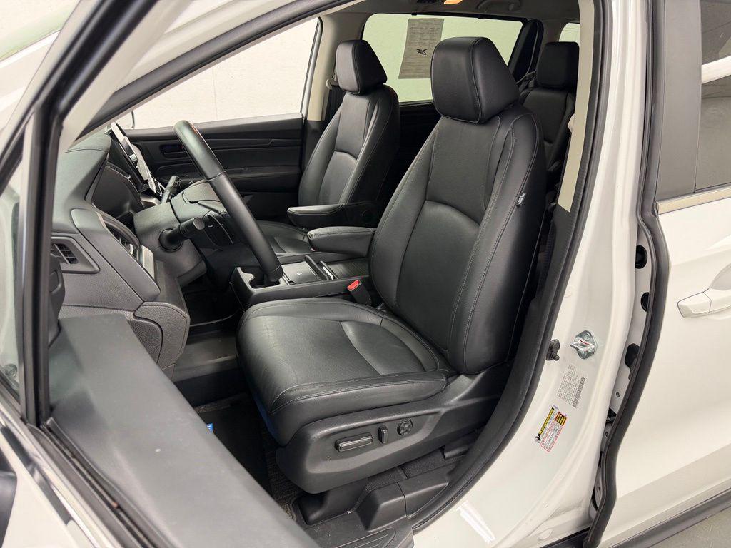 used 2025 Honda Odyssey car, priced at $35,351