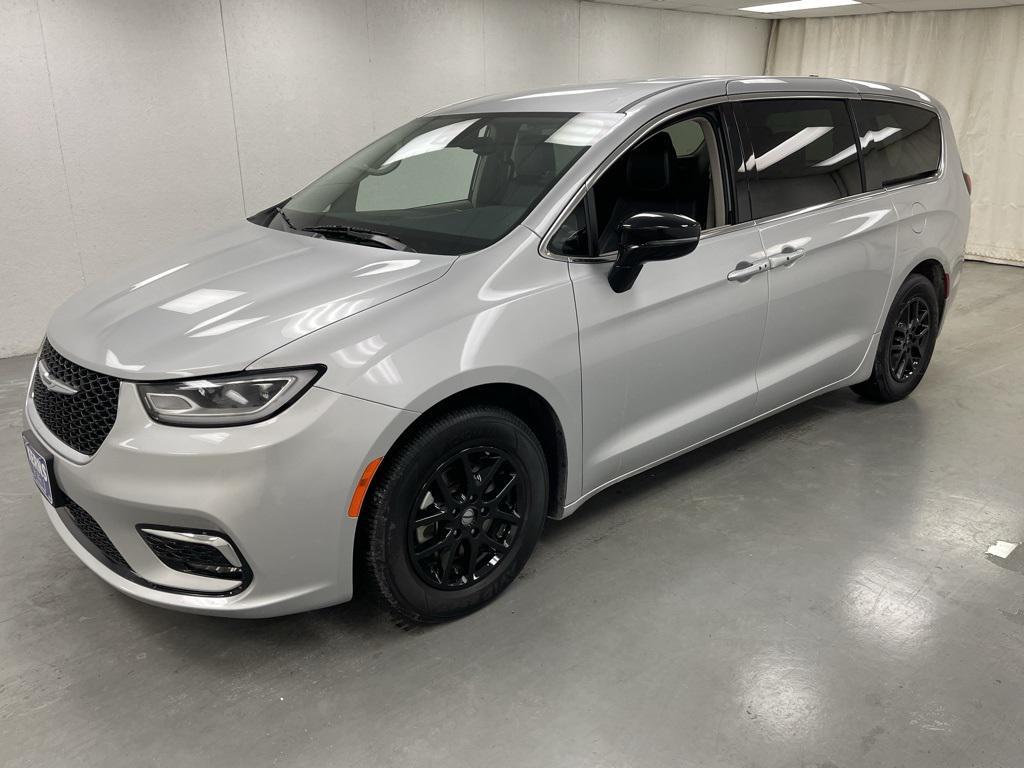 used 2024 Chrysler Pacifica car, priced at $25,920
