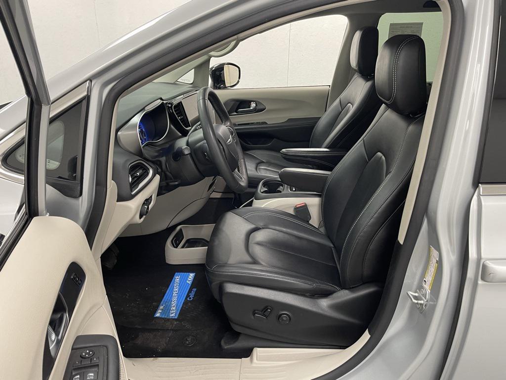 used 2024 Chrysler Pacifica car, priced at $25,920