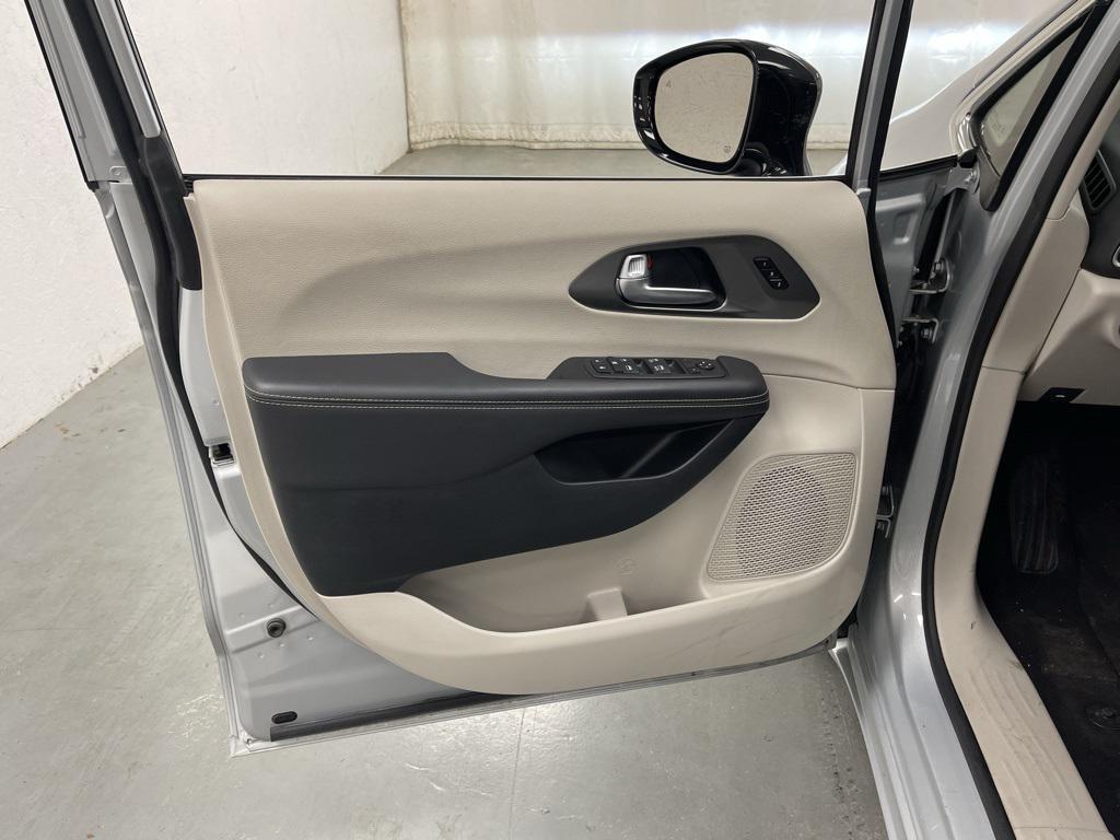 used 2024 Chrysler Pacifica car, priced at $25,920