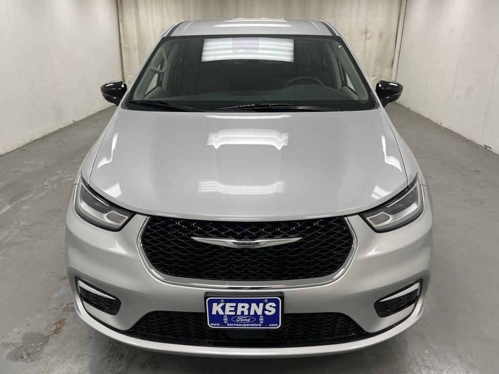 used 2024 Chrysler Pacifica car, priced at $25,920