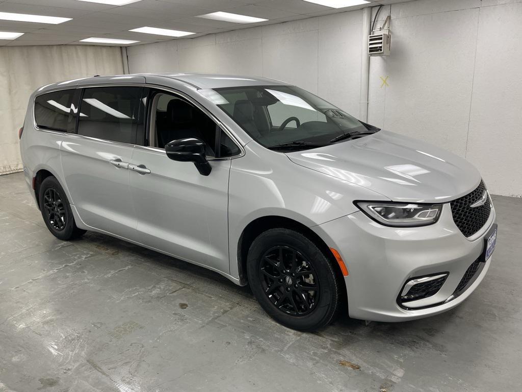 used 2024 Chrysler Pacifica car, priced at $25,920