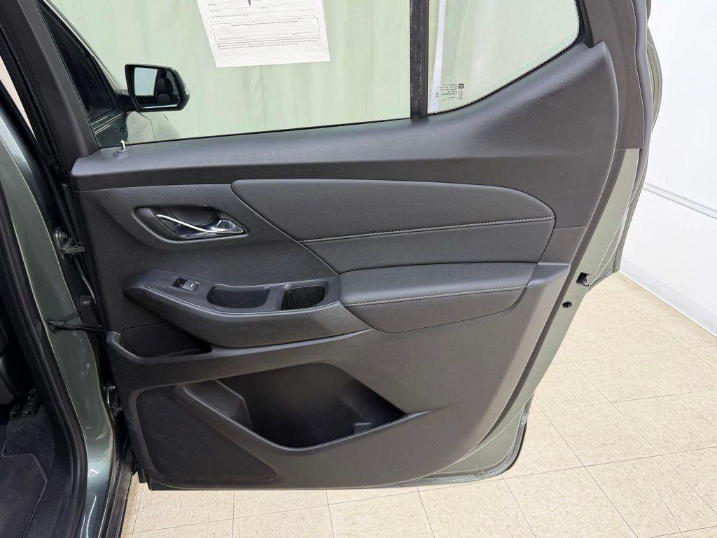used 2022 Chevrolet Traverse car, priced at $22,465