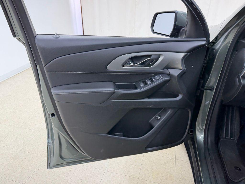 used 2022 Chevrolet Traverse car, priced at $22,465