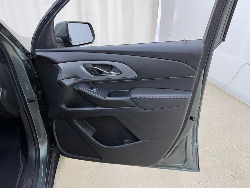 used 2022 Chevrolet Traverse car, priced at $22,465